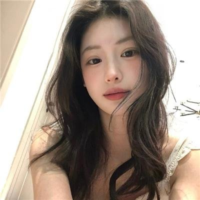 想踢沉迷男的女人